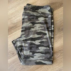 Women’s Plus Size Camouflage Leggings
